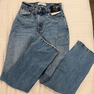 Abercrombie & Fitch Curve Love Ultra High Rise 90’s Straight Jeans Medium Wash
